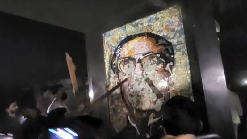 ভাঙা হল বঙ্গবন্ধুর ম্যুরাল, বুলডোজার ছাড়াই গুঁড়িয়ে দেয়ার ঘোষণা